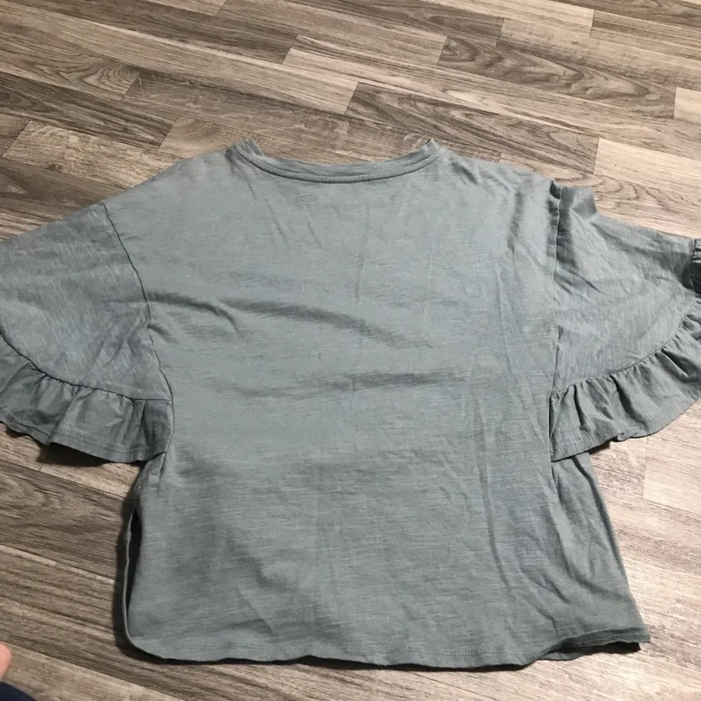 Haute Monde Flower Embroidery Bell Sleeve Shirt; Small Women’s - Image 8