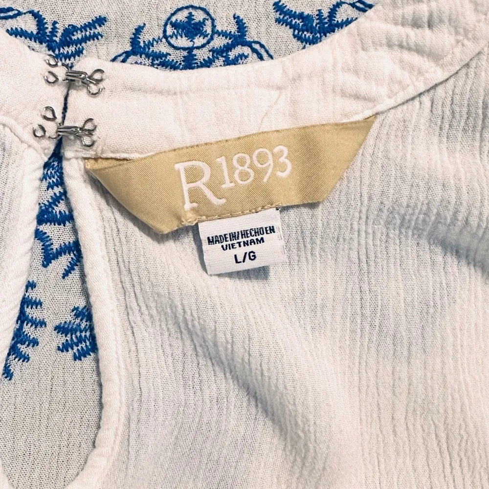 Embroidered White and Blue Women's Top Size L - Image 5