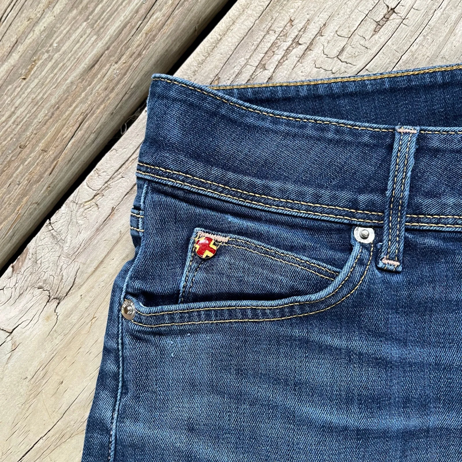 Hudson Women's Croxley Mid-Thigh Short Medium Wash Size 26 - Image 7