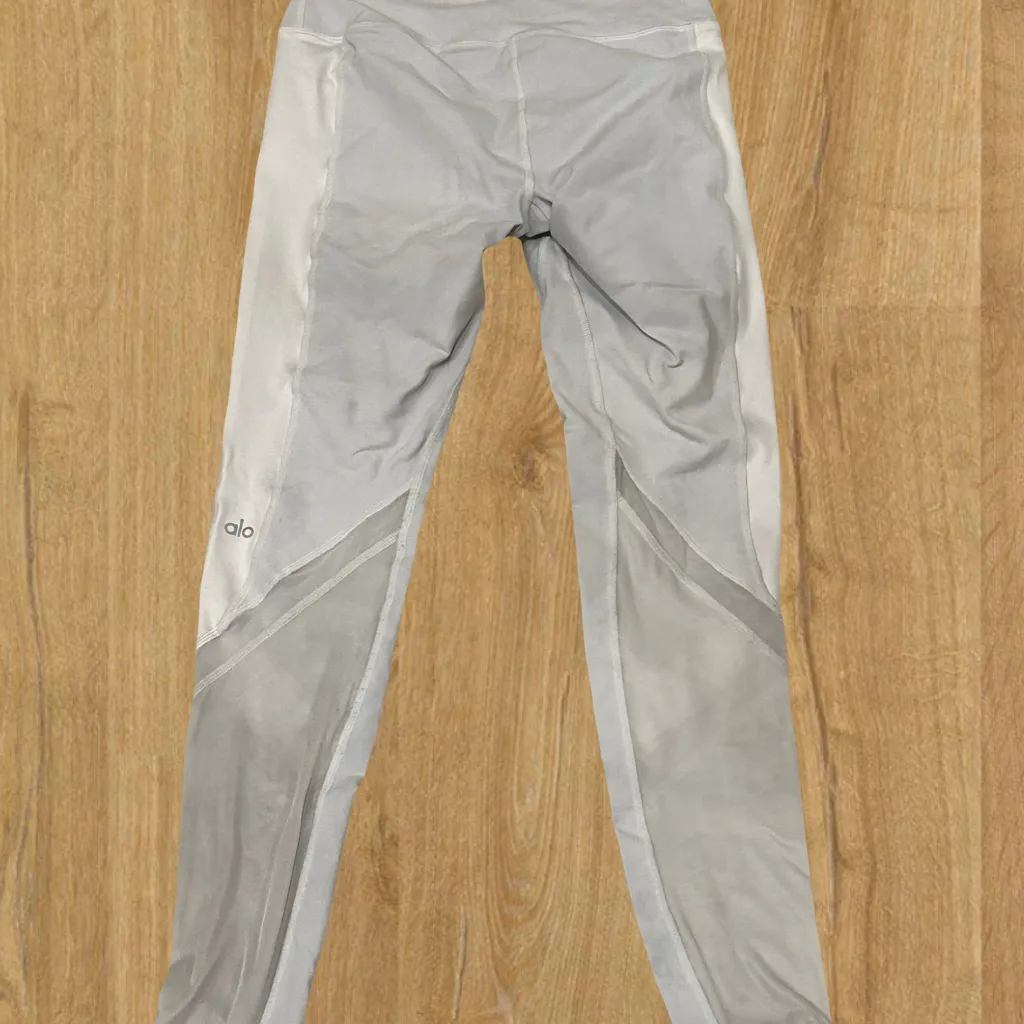 ALO Yoga Light Gray Leggings - Image 2