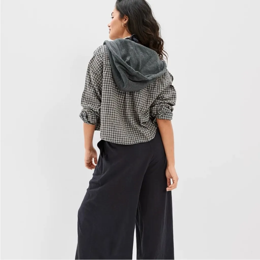 American Eagle Plaid Hoodie Crop Button Up Shirt Grey XS Distressed Shacket - Image 2