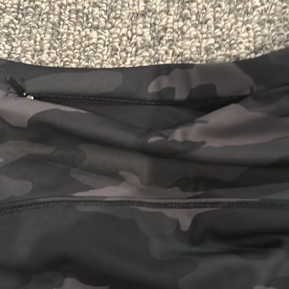 Athleta Athletic Dark Camo Skort Sz L - Image 7