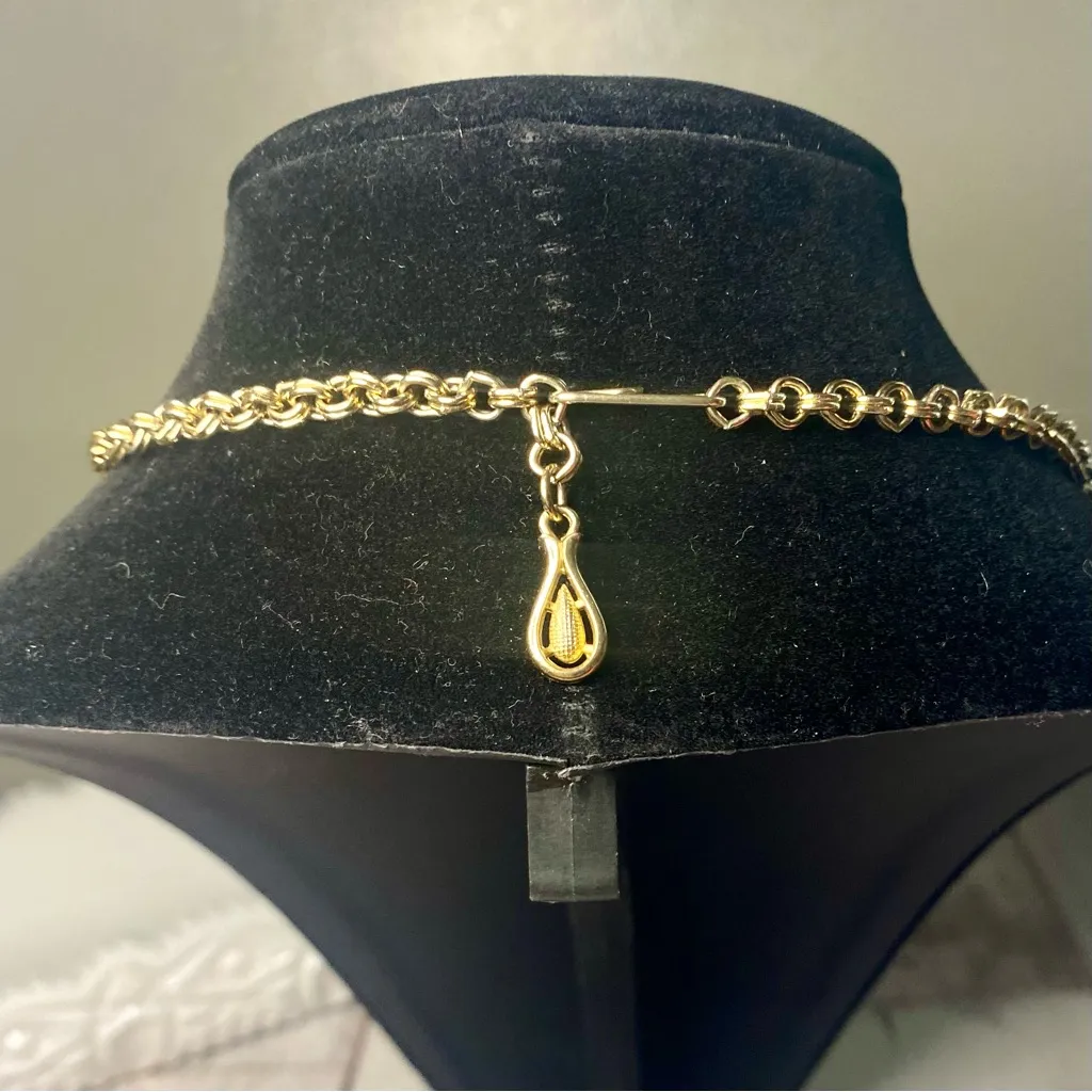 Coro Thermoset Brown Necklace & Clip Earrings with Matching Bracelet Gold - Image 4