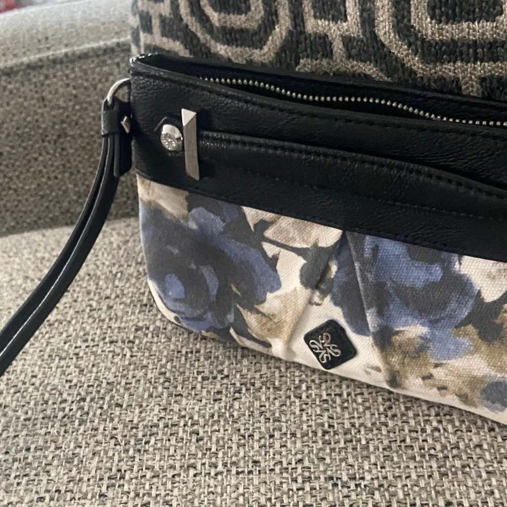 Simply Vera Vera Wang Black and Blue Floral Clutch - Image 8