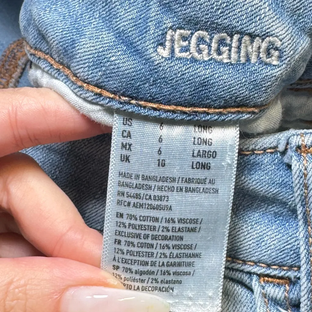 American Eagle Outfitters Light Wash Super Stretch Jegging - Size: 6 Long - Image 5