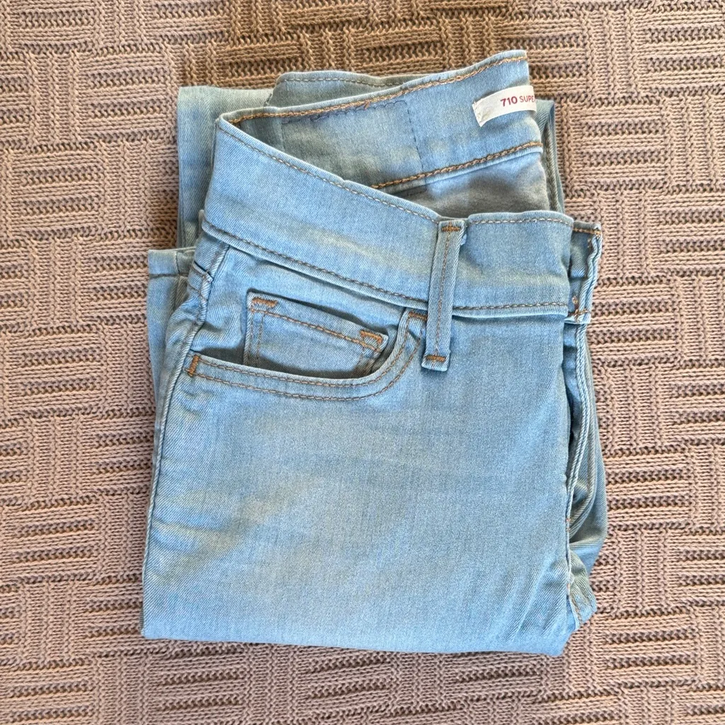 Levi's 710 25” Waist Light Blue Skinny Jeans - Image 13