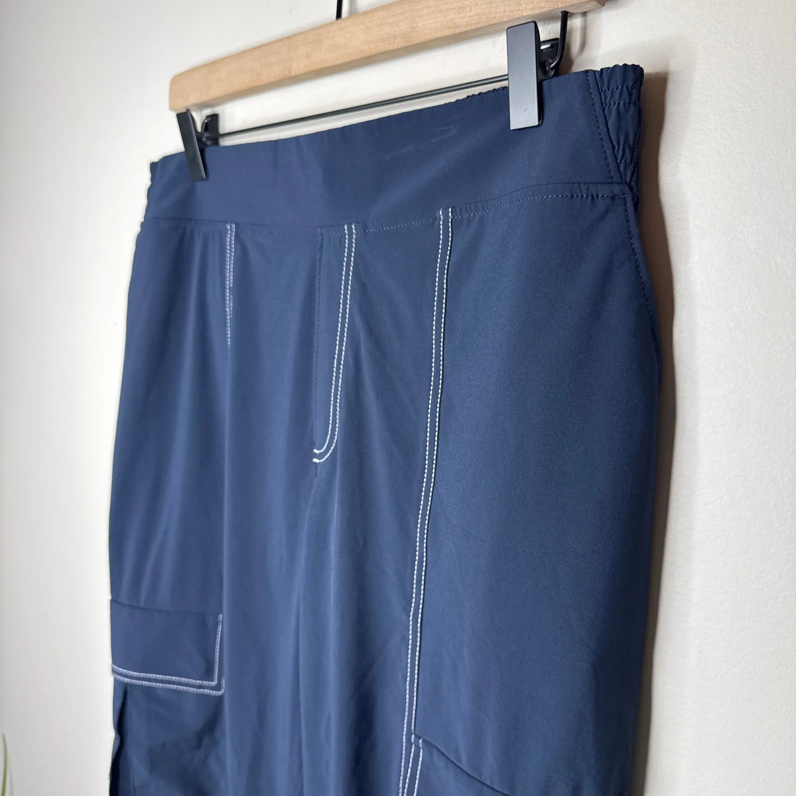 Athleta Chelsea‎ Utility Cargo Jogger Navy Size 10 Contrast Seams Zip Pockets - Image 6