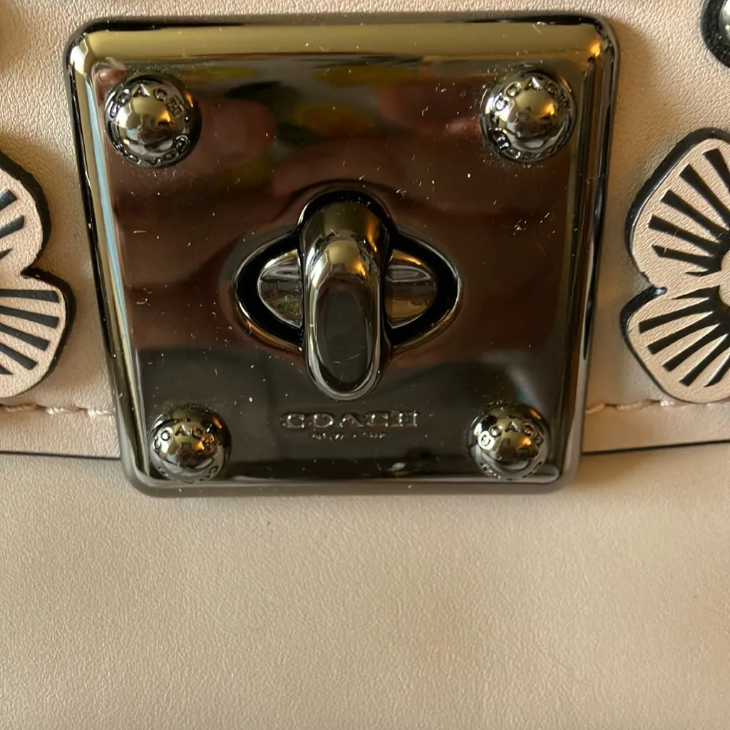 Coach: Grey Birch Willow Flower Drifter Handbag- Top Handle/Strap- Tea Rose - Image 2