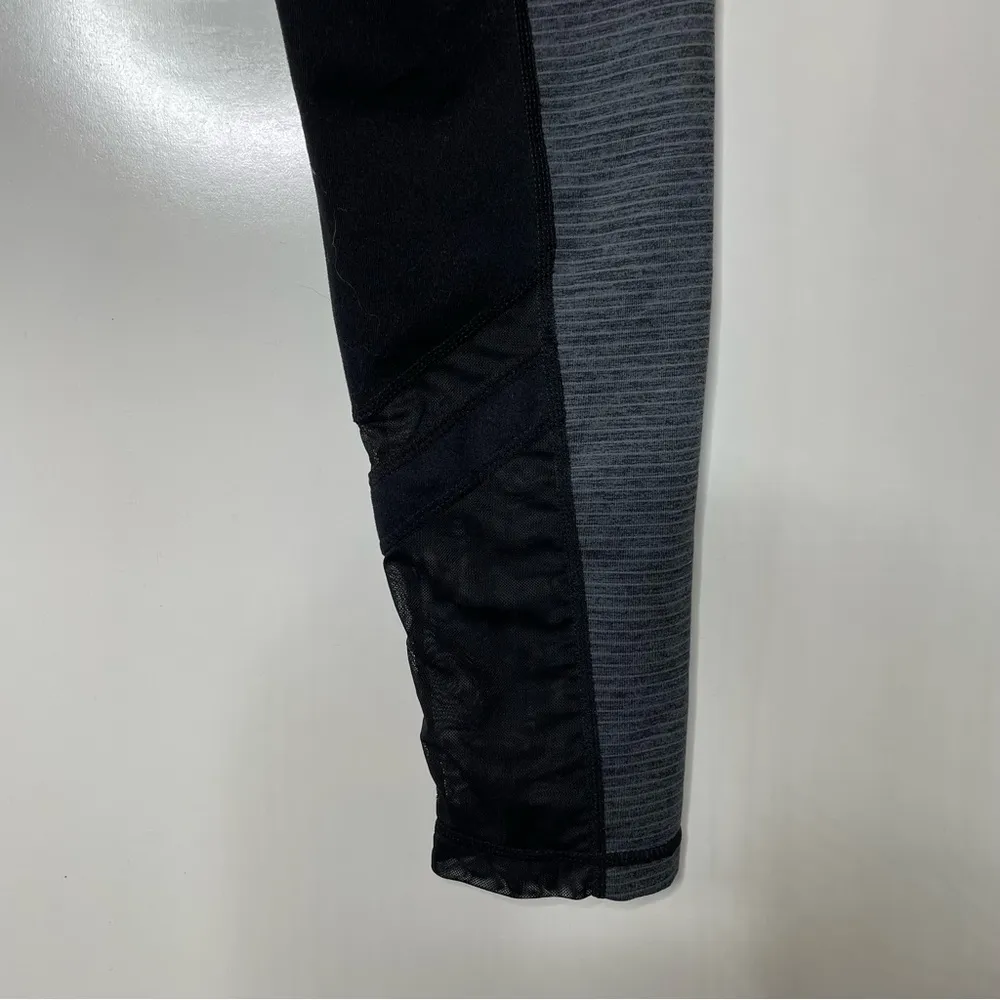 Zella Color Block Leggings‎ with Pockets Small - Image 4