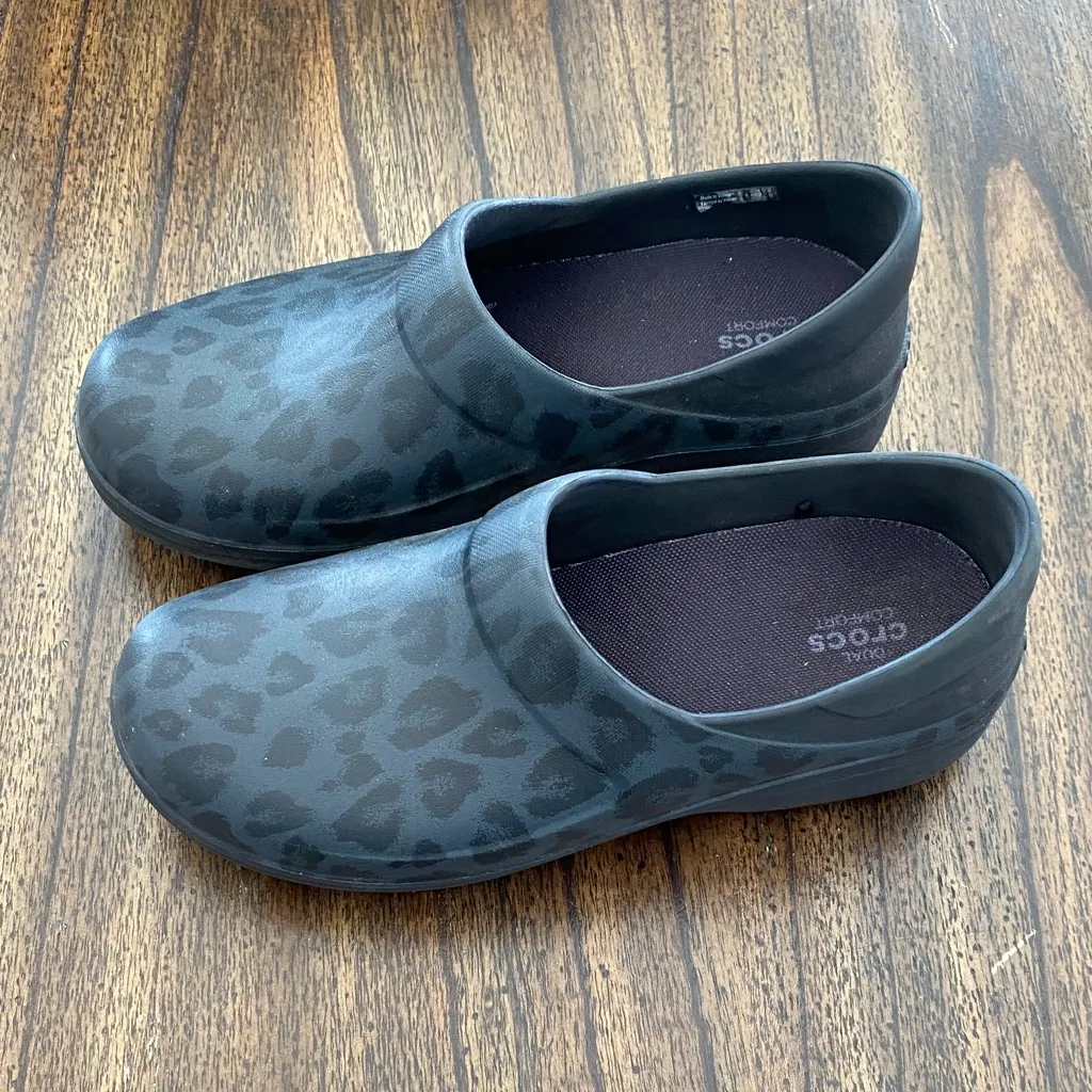 Crocs Women’s Leopard Neria Pro II Slip-Resistant Work Clogs | Size 9 - Image 3