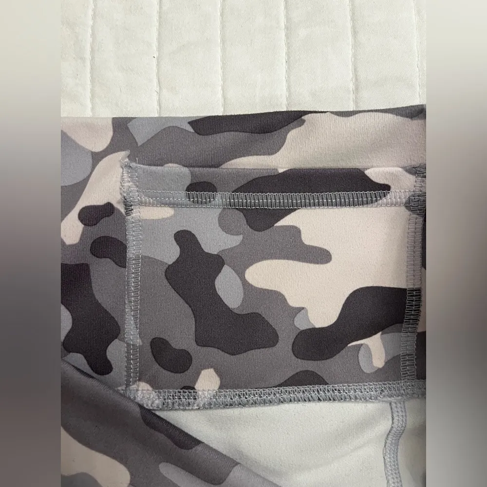 Fabletics On-The-Go PowerHold® High-Waisted Legging Opal camo - Image 8