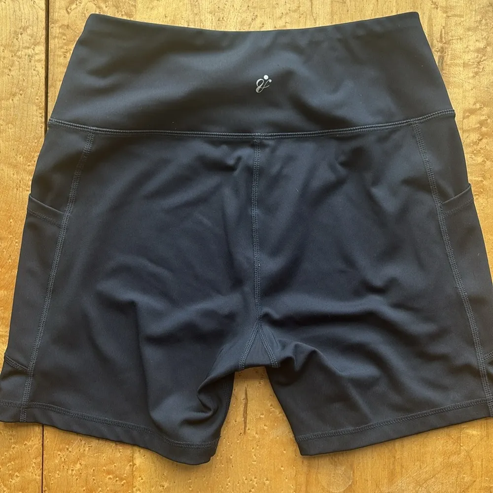 A core navy blue workout shirts with 2 pockets size medium - Image 2