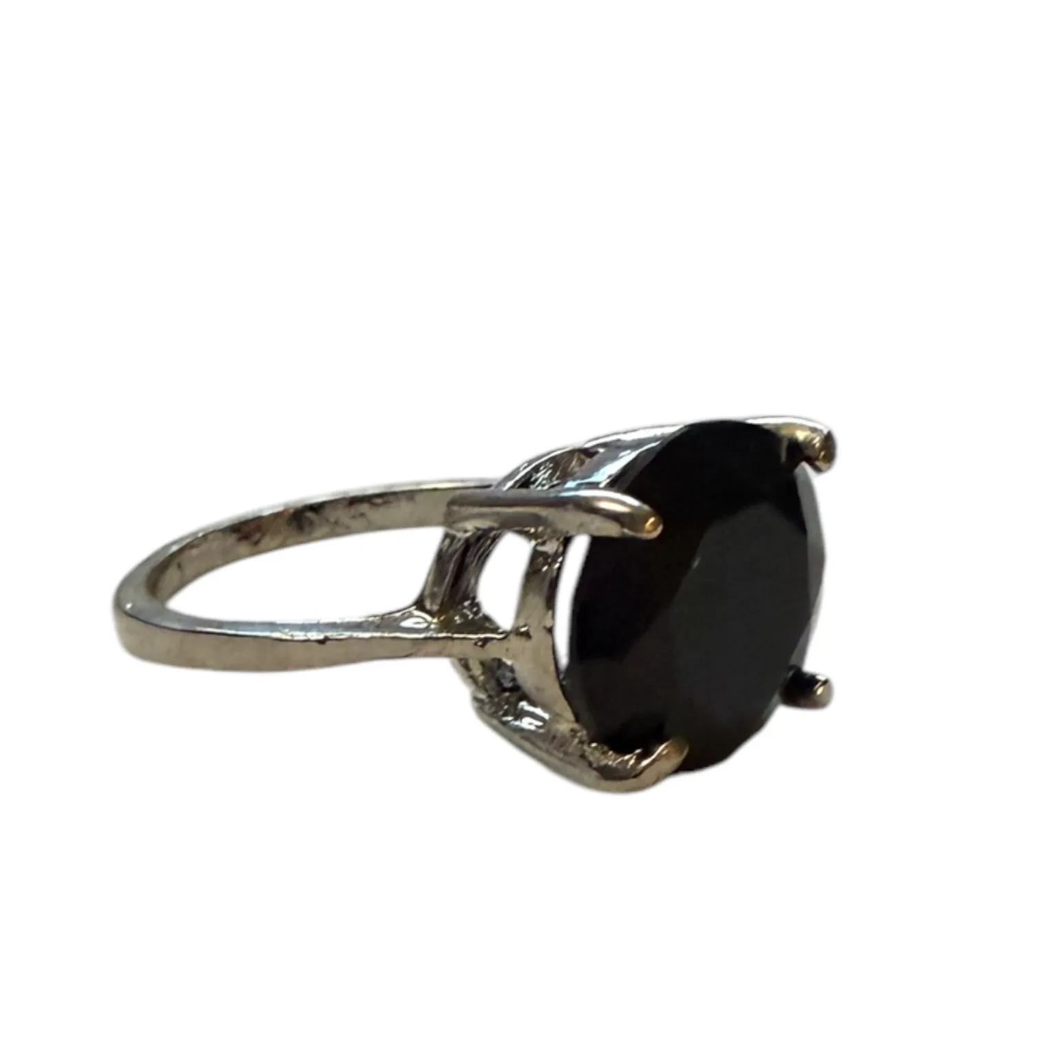 Black Unique Solitaire Stone Silver Ring Size 6 - Image 2