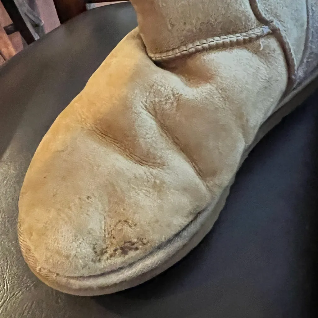 Uggs size W8 light tan - Image 10