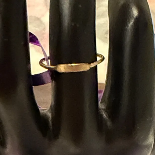 Chic Gold Toned Band Ring - Image 2