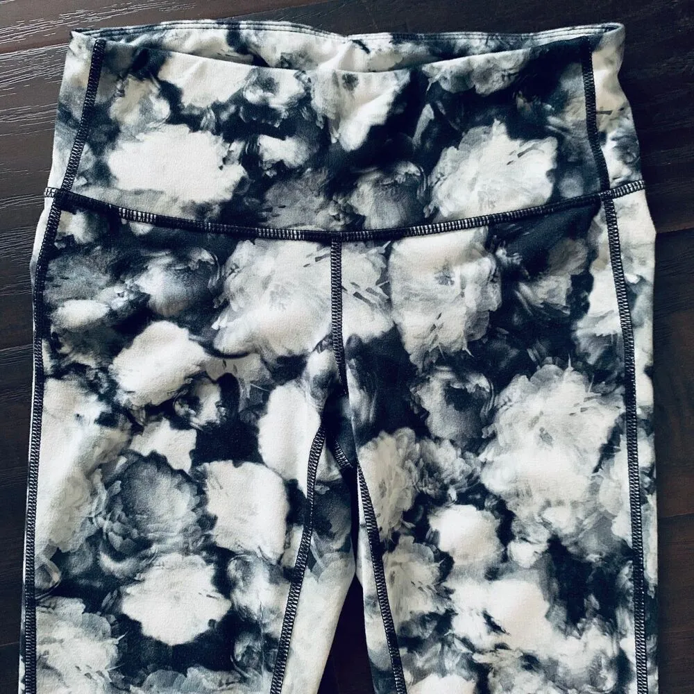 Athleta Black & White Floral Rose Print High-Waisted Leggings Tights | Size: XS - Image 6
