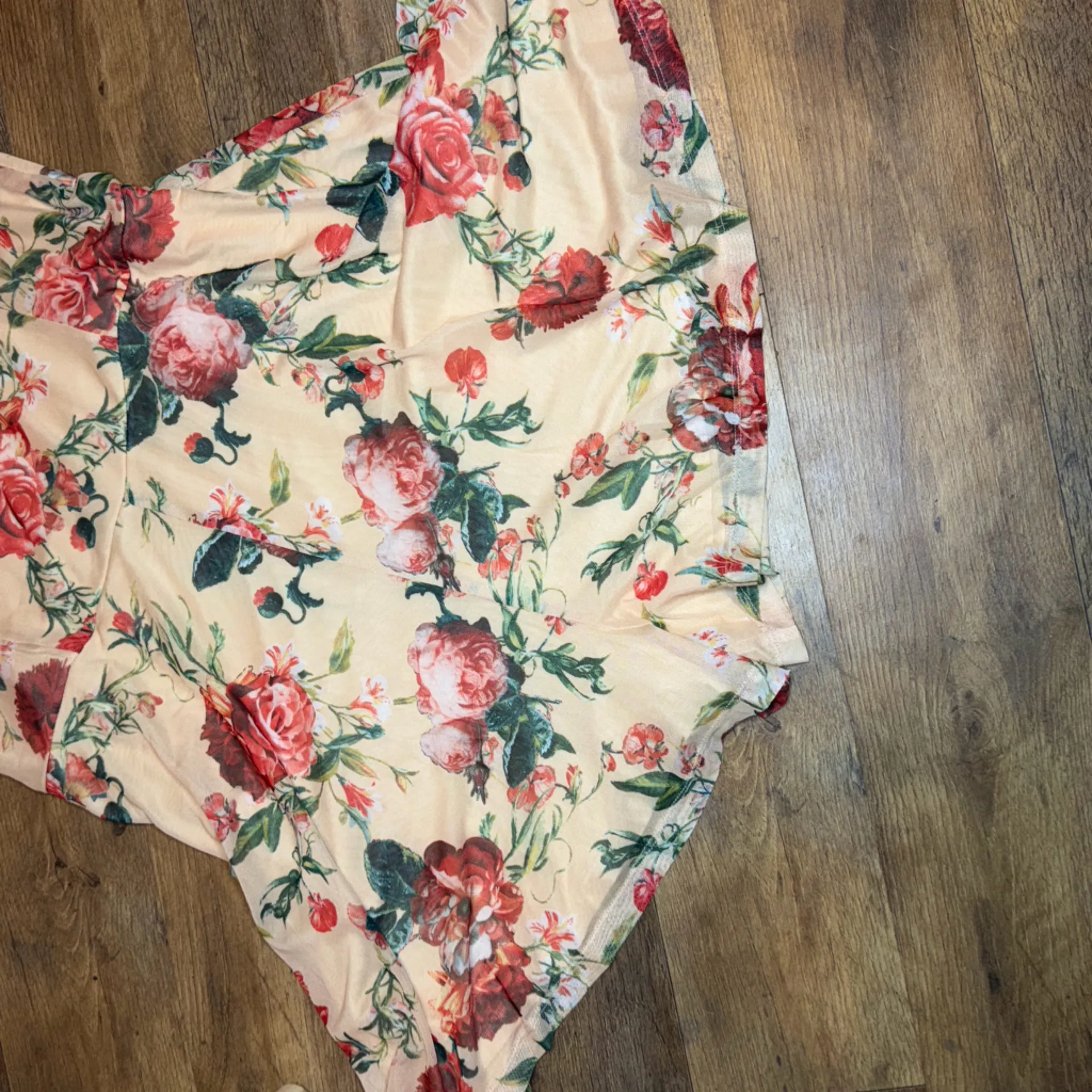 Easel Floral Mesh Spaghetti Strap Romper Size Medium NWT - Image 4