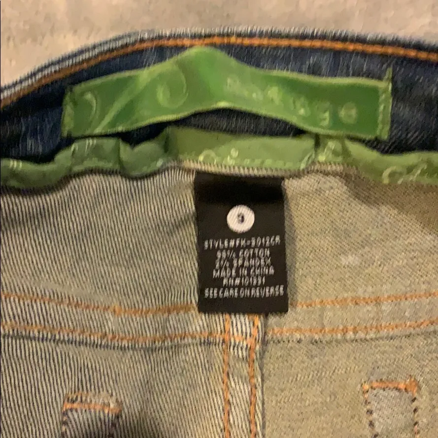 Size 3 Refuge Cropped Denim Blue Jeans Capris - Image 4