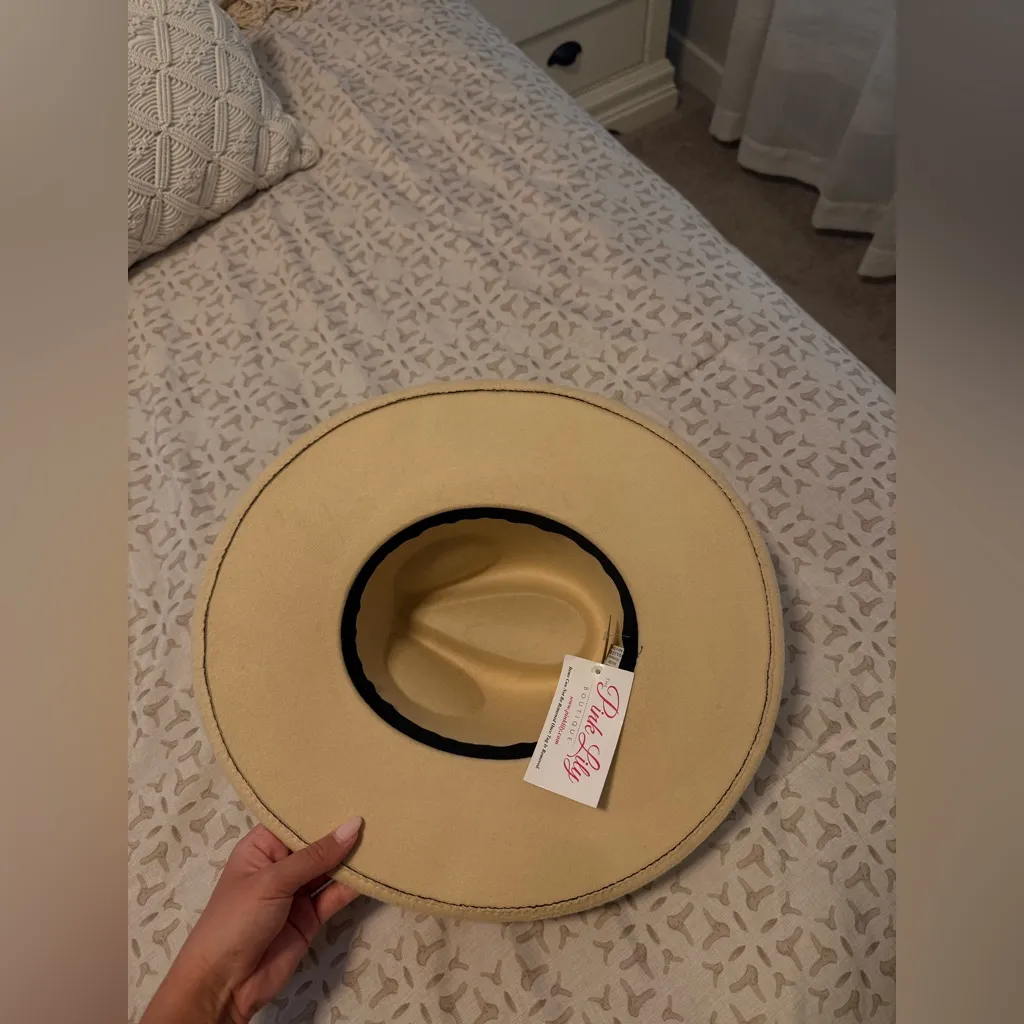 Pink Lily Ivory Hat - Image 3