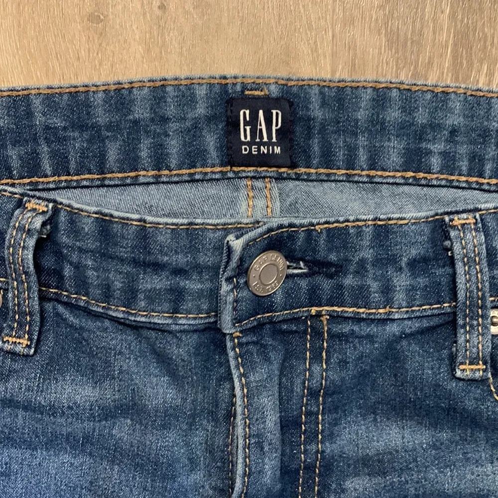 Gap Girlfriend Cut Distressed Denim 5pocket Jeans. -Host Pick- - Image 2