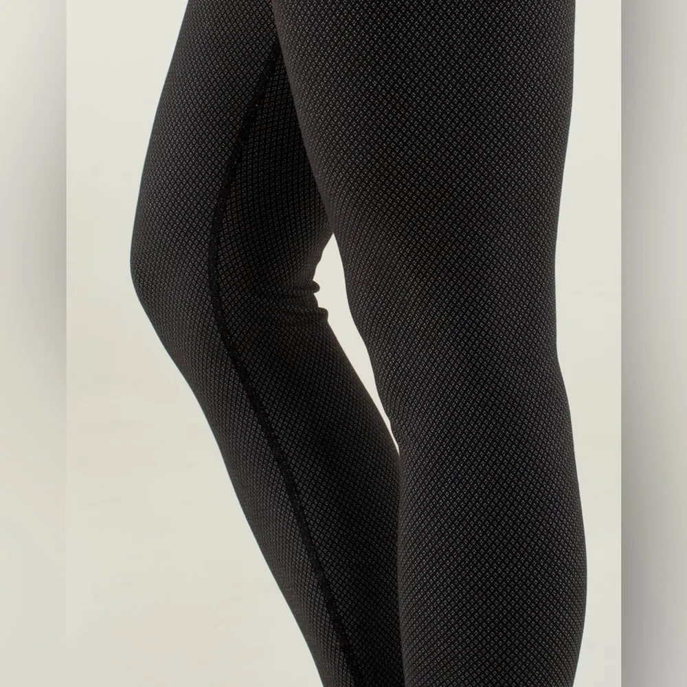 Lululemon  Wunder Under Pant Legging in Diamond Dot Black White / Black Size 4 - Image 7