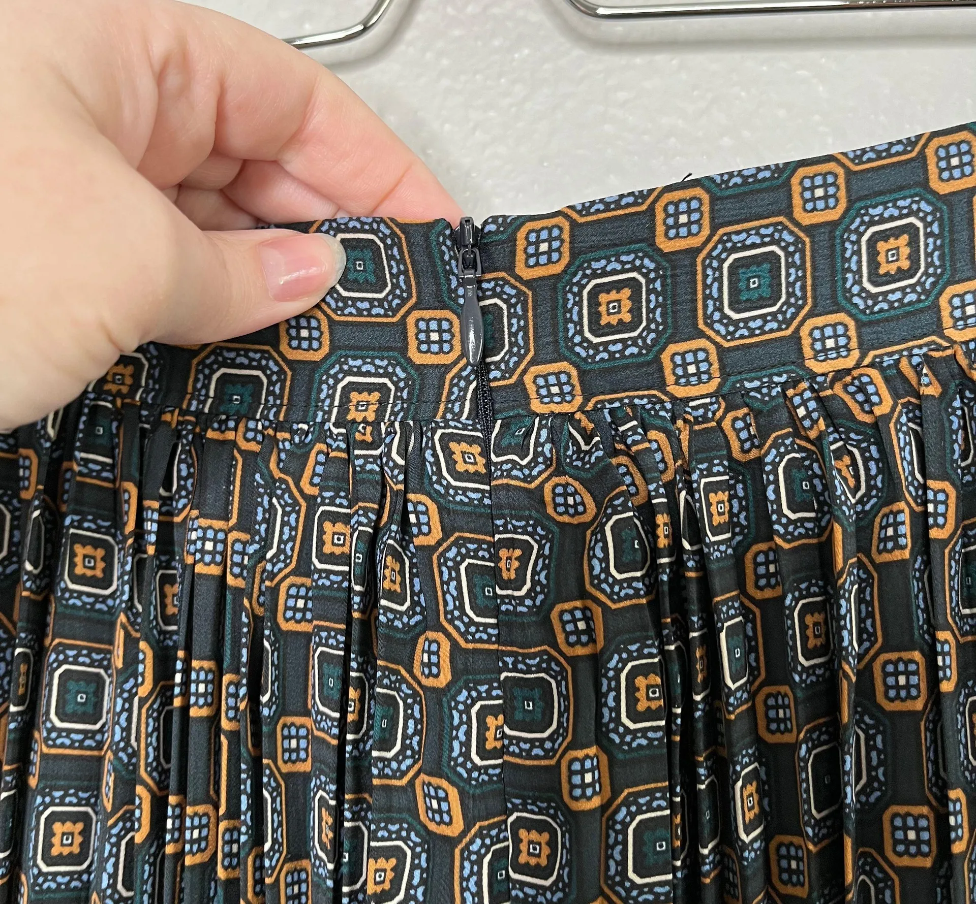 factory geometric pleated maxi skirt size 4 - Image 8