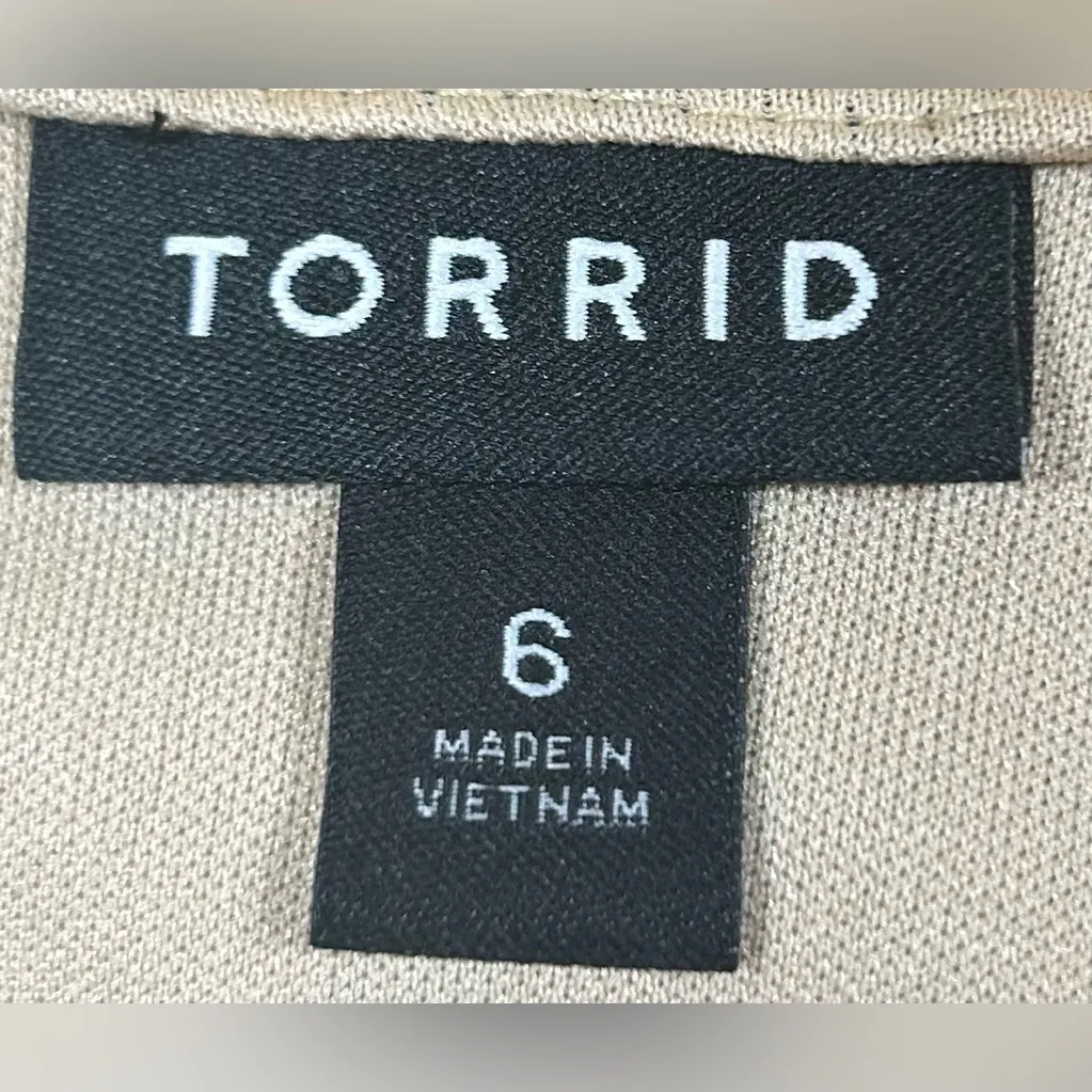 Torrid Women Size 6XL Stretch Black Lace Scoop Neck Bodysuit Sheer Long Sleeves - Image 2