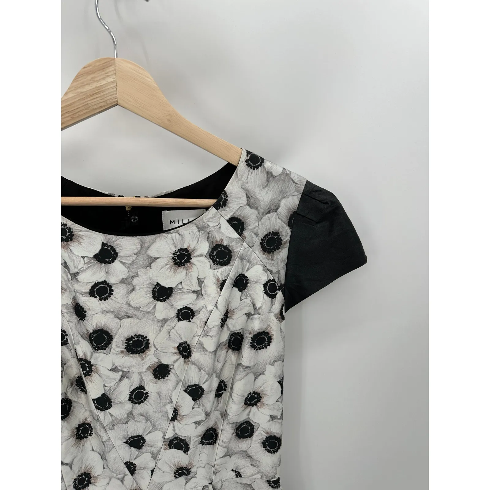 Milly Ombre Camellia Coco Dress Women Size 8 Black White Floral Cap Sleeve Mini - Image 4