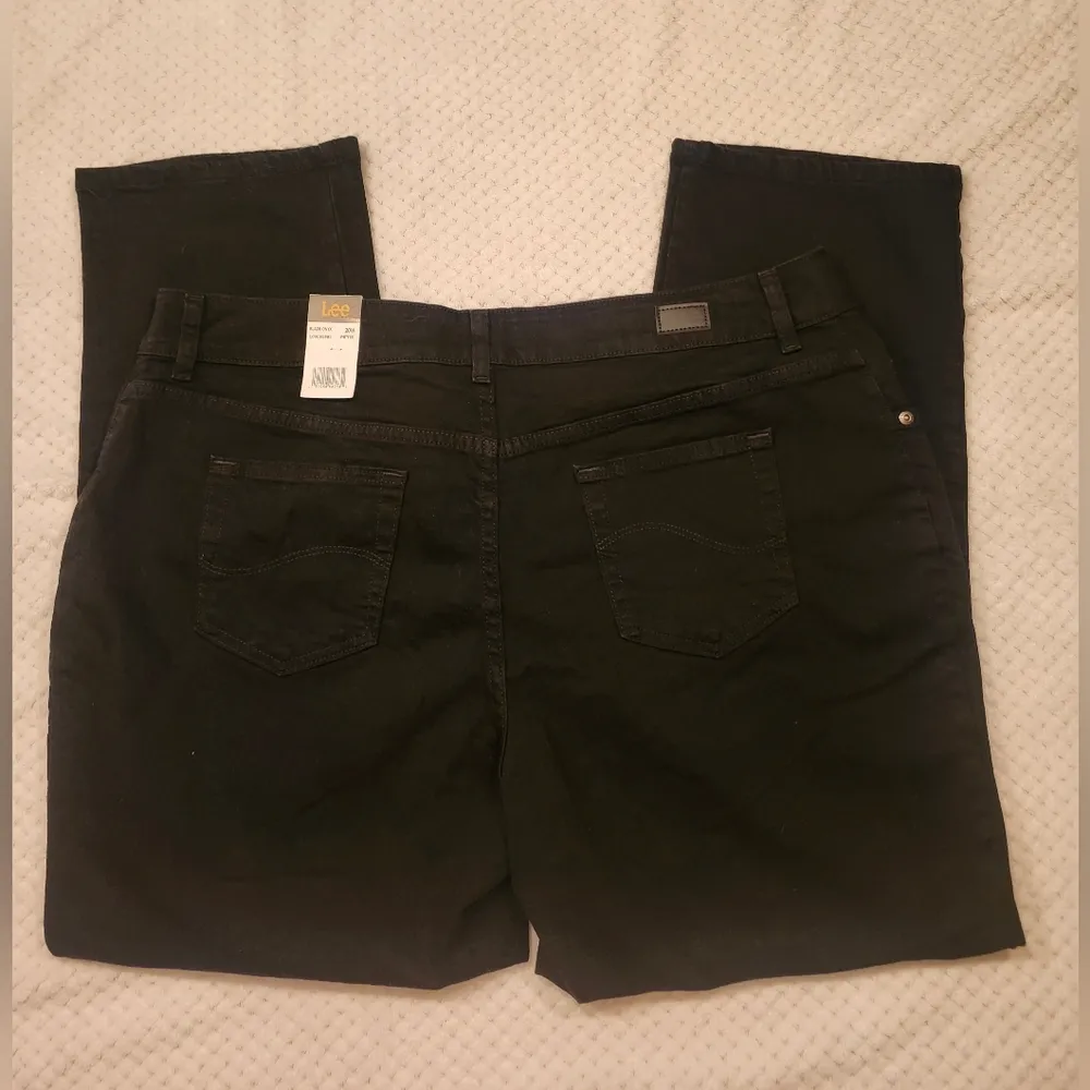 NWT Lee Women's Plus Midrise Relaxed Fit Straight Leg Jean in BLACK Size 20 P - Image 8