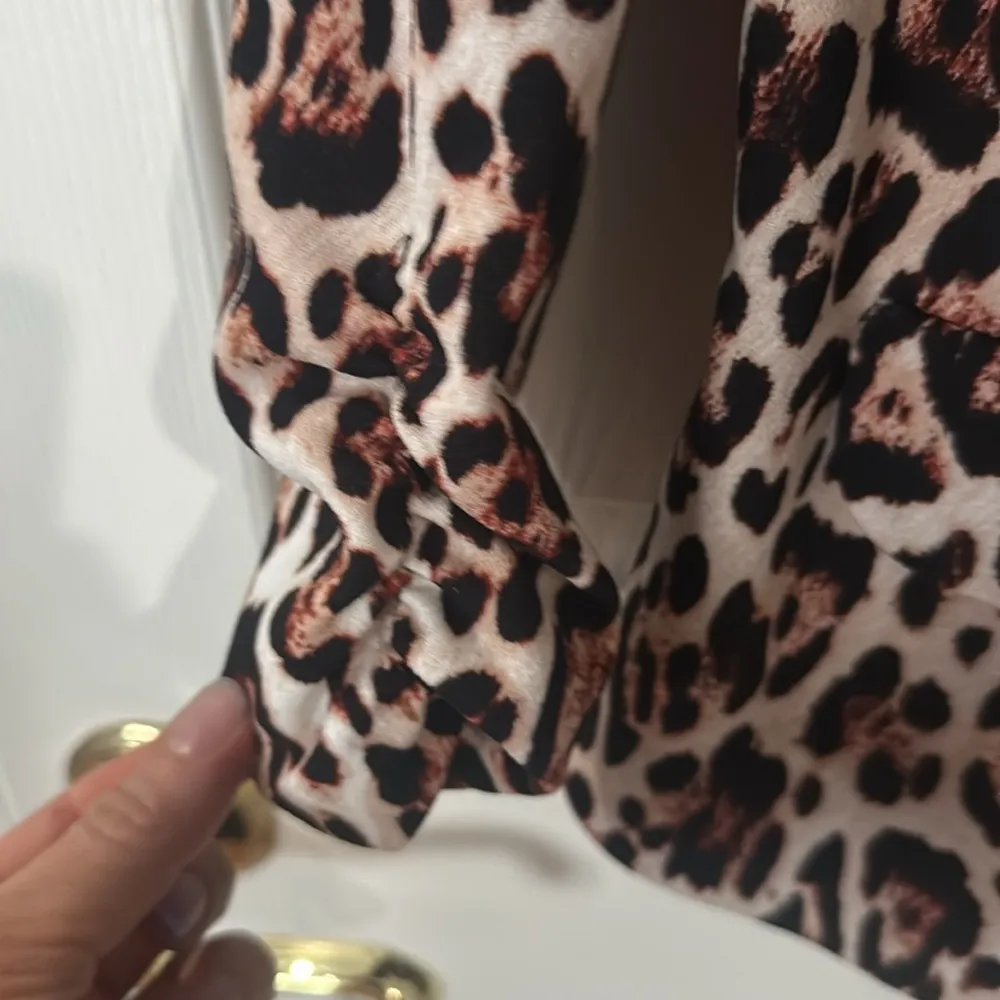 Leopard Print Women's Jacket crescent, and Willow size medium Brown - Image 4