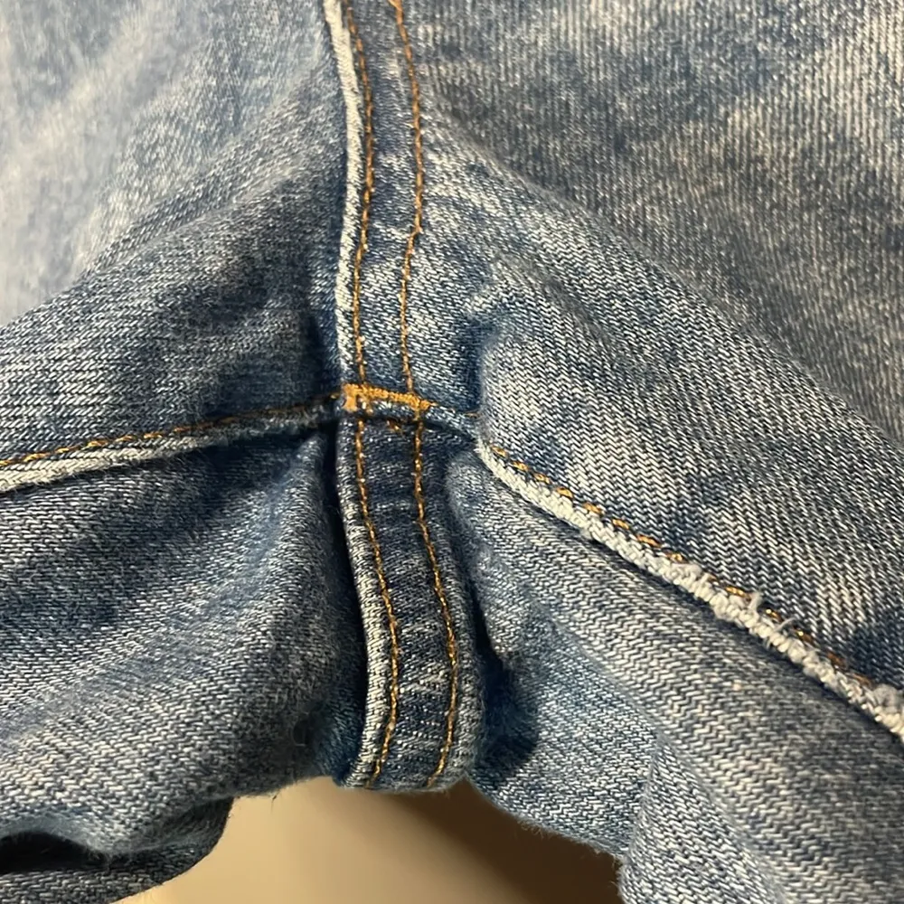 Madewell- The High-Rise Slim Crop Boyjean Distressed Frayed Hem- Size 30 - Image 10