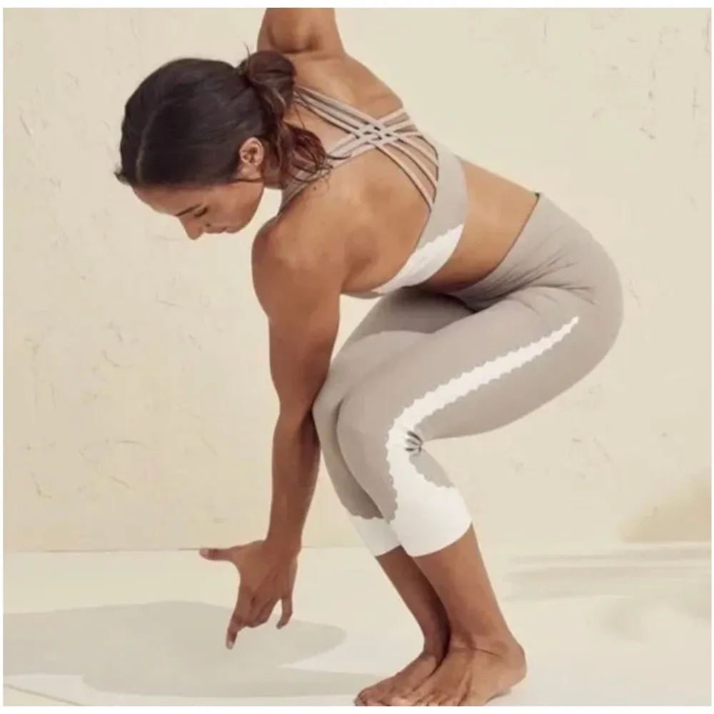 Athleta Elation Scallop Capri Leggings Size XSmall - Image 2