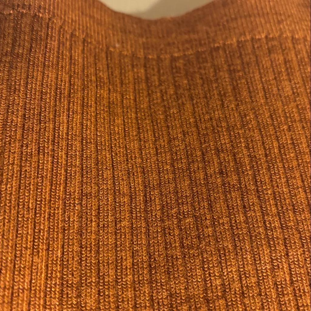 White House Black Market Copper Ribbed Long Sleeve Tight Knit Top Size Large - Image 10