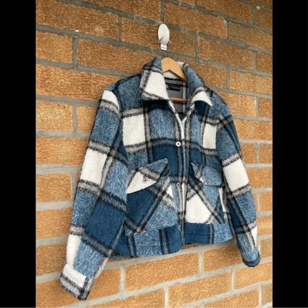 ZARA CROPPED PLAID OVER SHIRT BLUE/ WHITE SMALL - Image 3