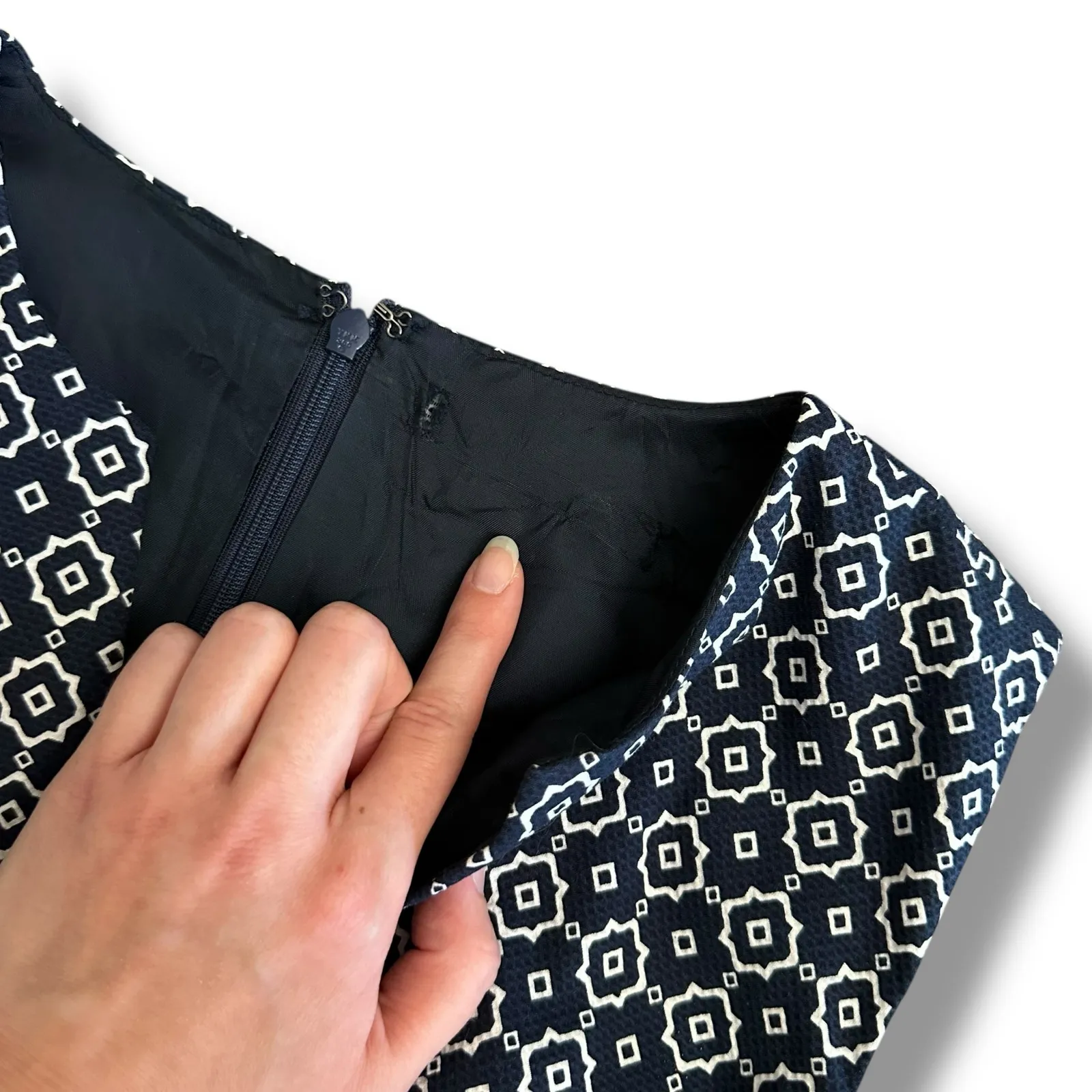 Brooks Brothers Women’s Dress Size 2 Navy White Geometric Sleeveless Fit & Flare - Image 2