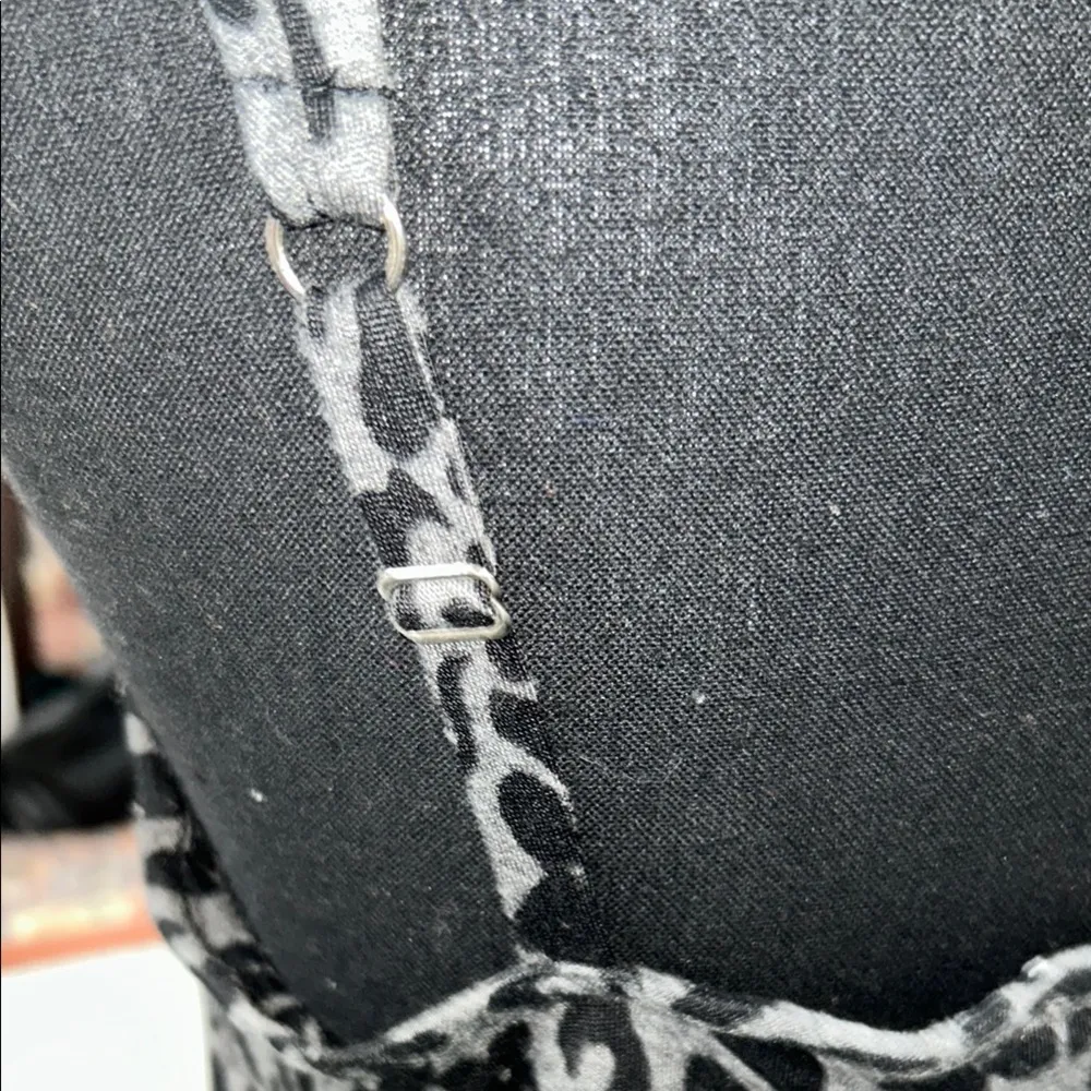 Jones New York Black Chemise with Velvet Texture - Image 5