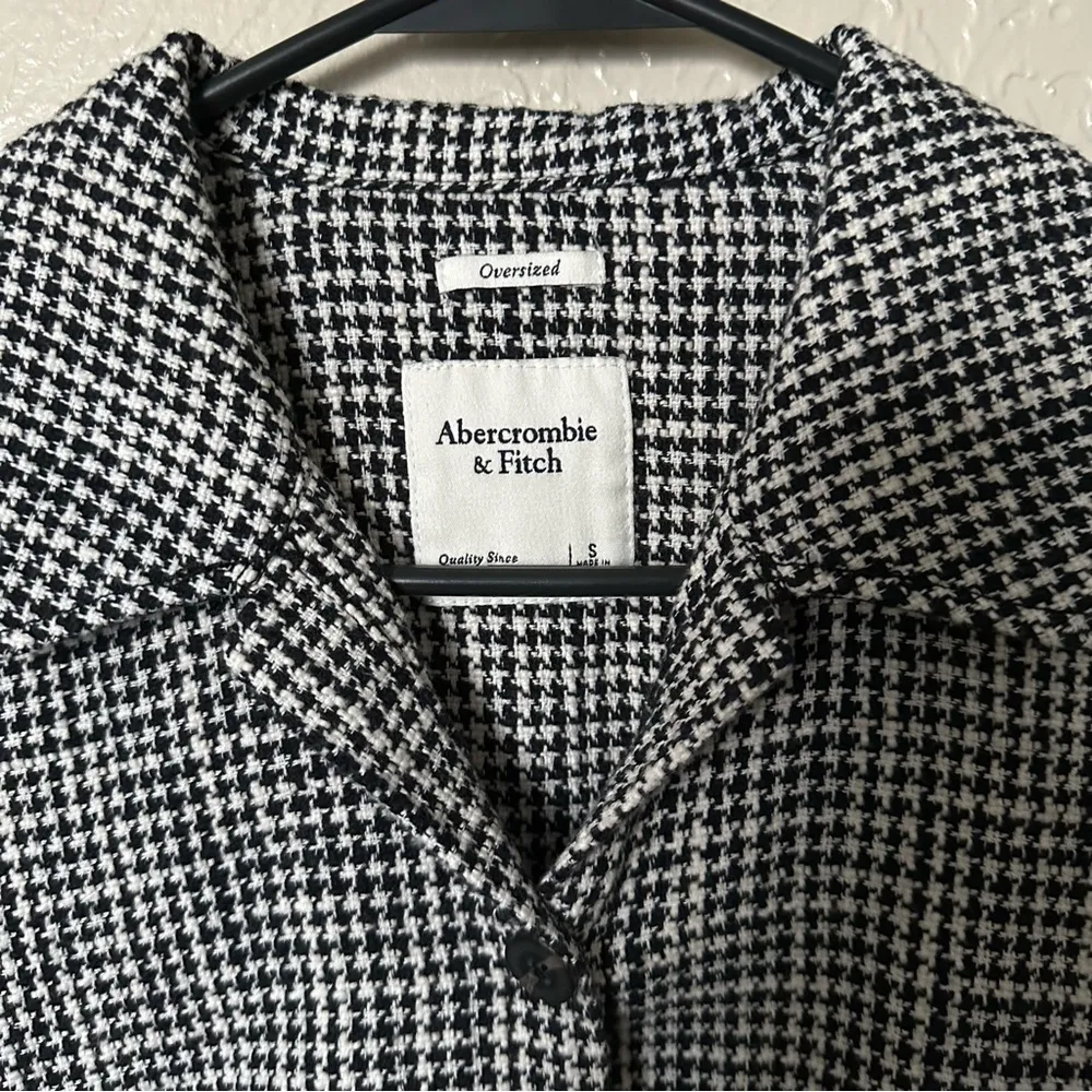 Abercrombie & Fitch Oversized Houndstooth Button-Down - Image 4
