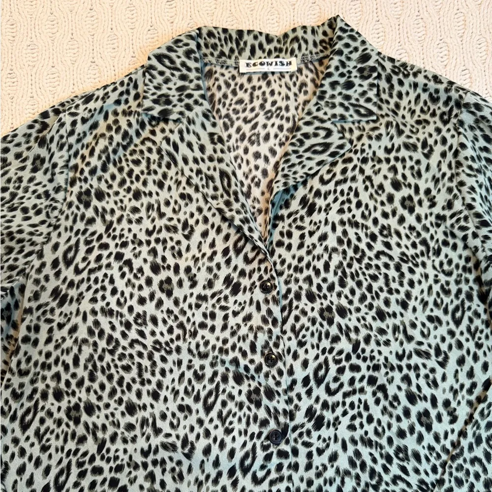 Ecowish  Leopard Print Long Sleeve Blouse size L - Image 5