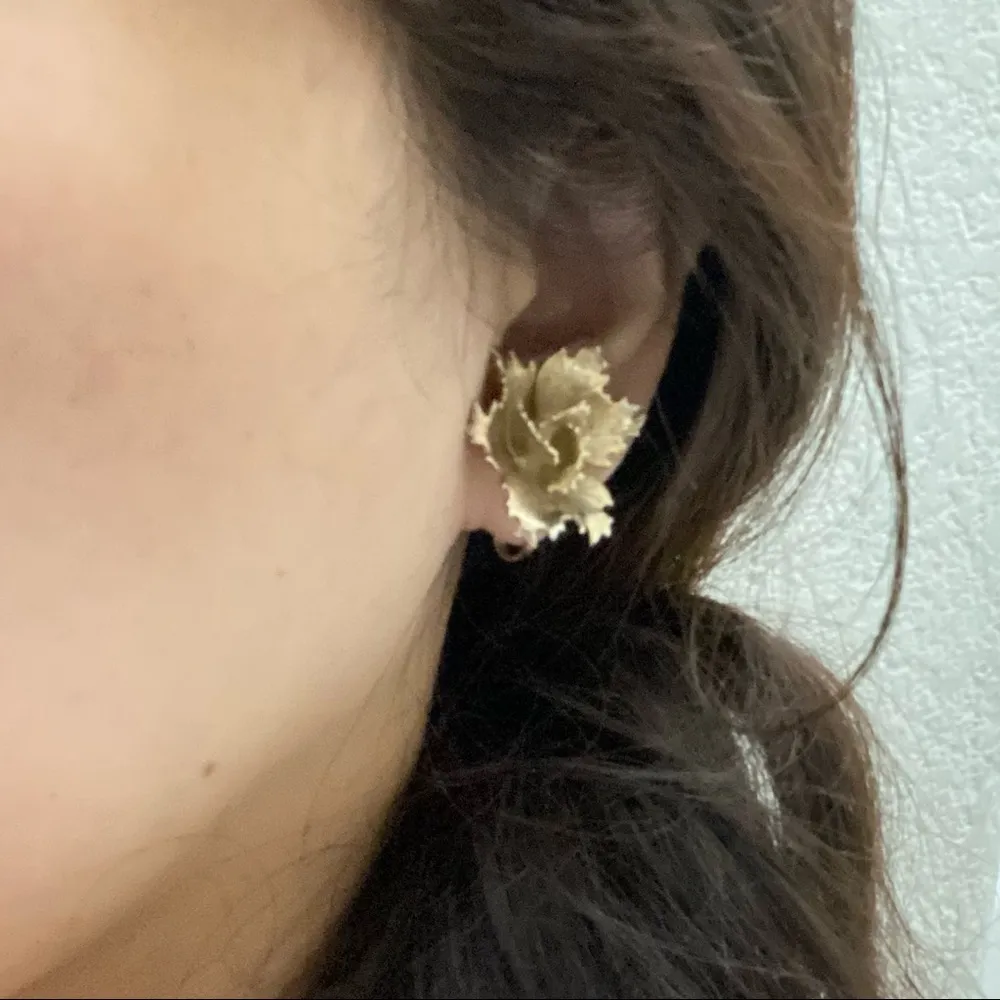 Vintage Unsigned Giovanni Metal Flower Brooch and Earrings Set - Image 13