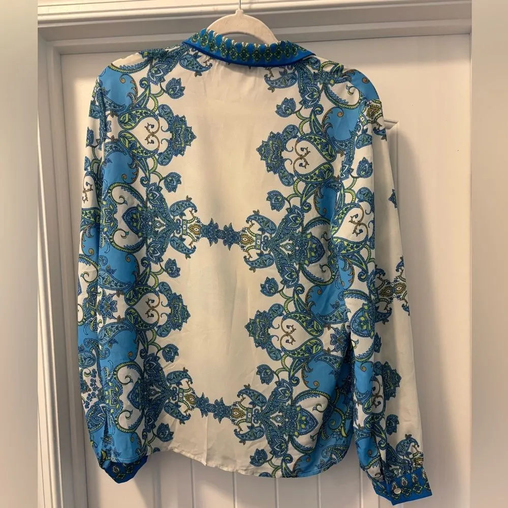 VICI Women’s Baroque Print Blue and Cream Patterned Button-Up Shirt Size Medium - Image 4