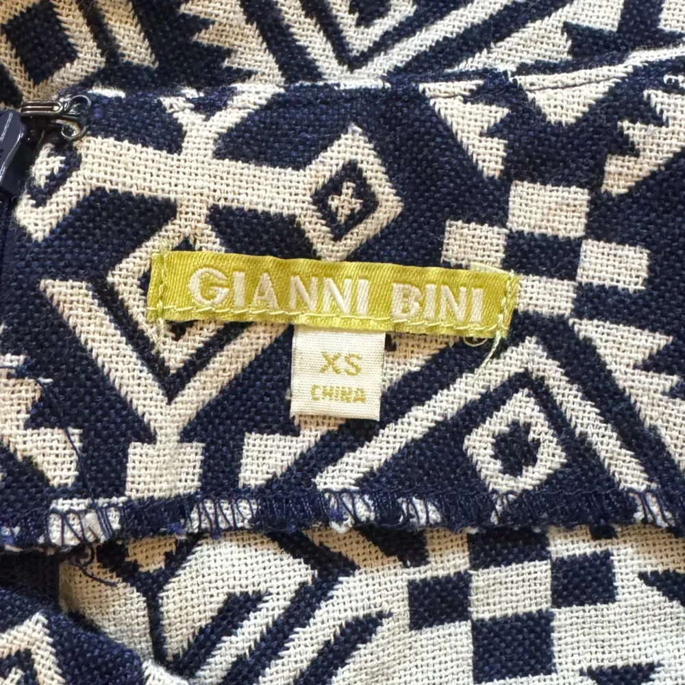 Women’s Gianni Bini dark blue & white geometric print 100% cotton shorts XS - Image 3