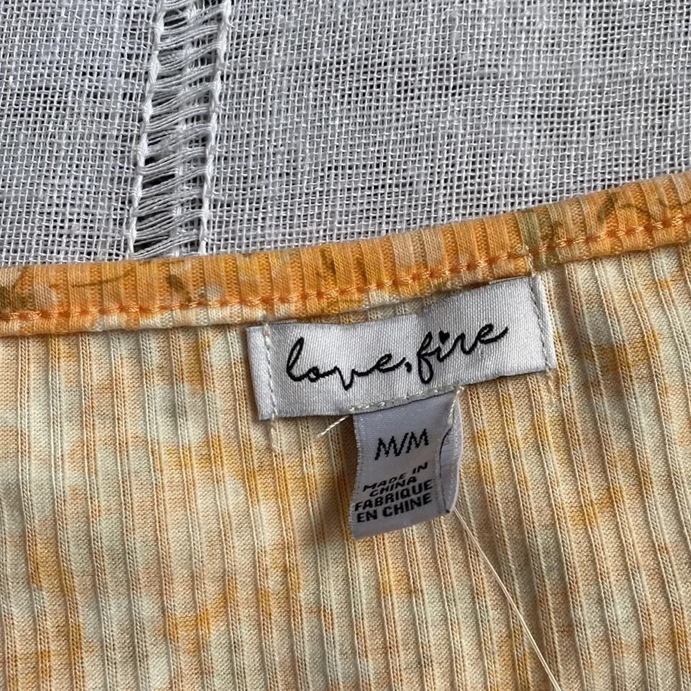 NWT Love, Fire cropped cardigan and tank set in orange sherbet with ditsy print. - Image 8