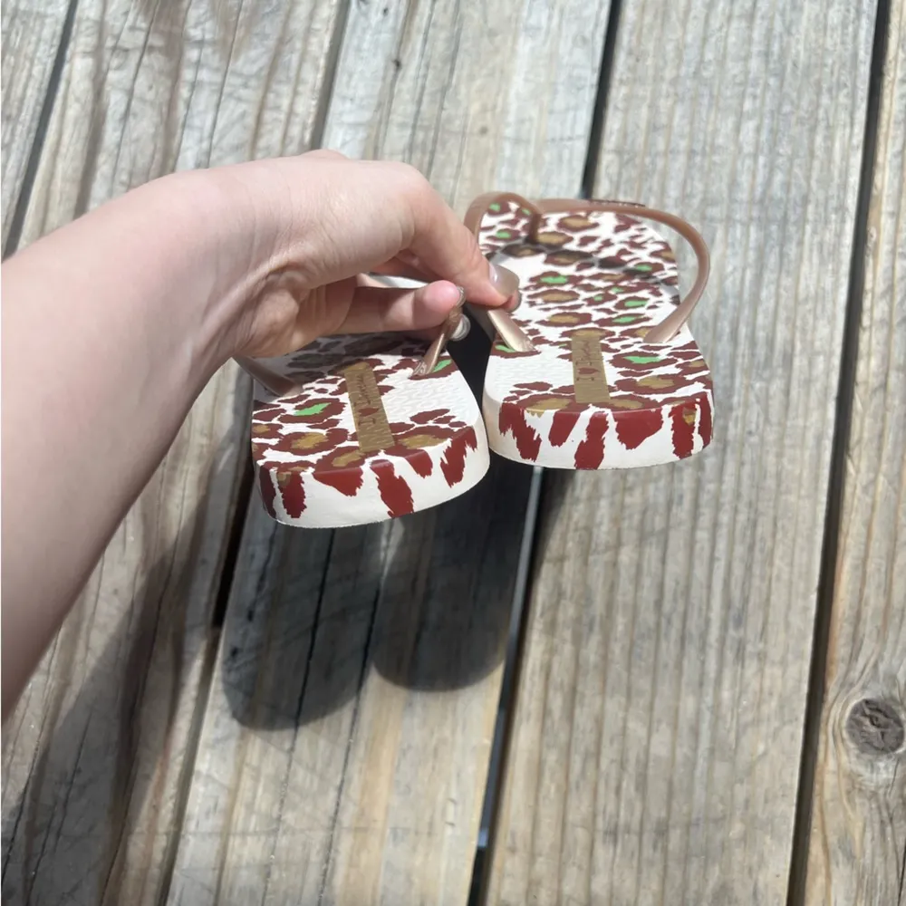 Ipanema Animal Print Beach flip flop Sandals Beige/Gold Leopard Women Gold Size 8 - Image 2