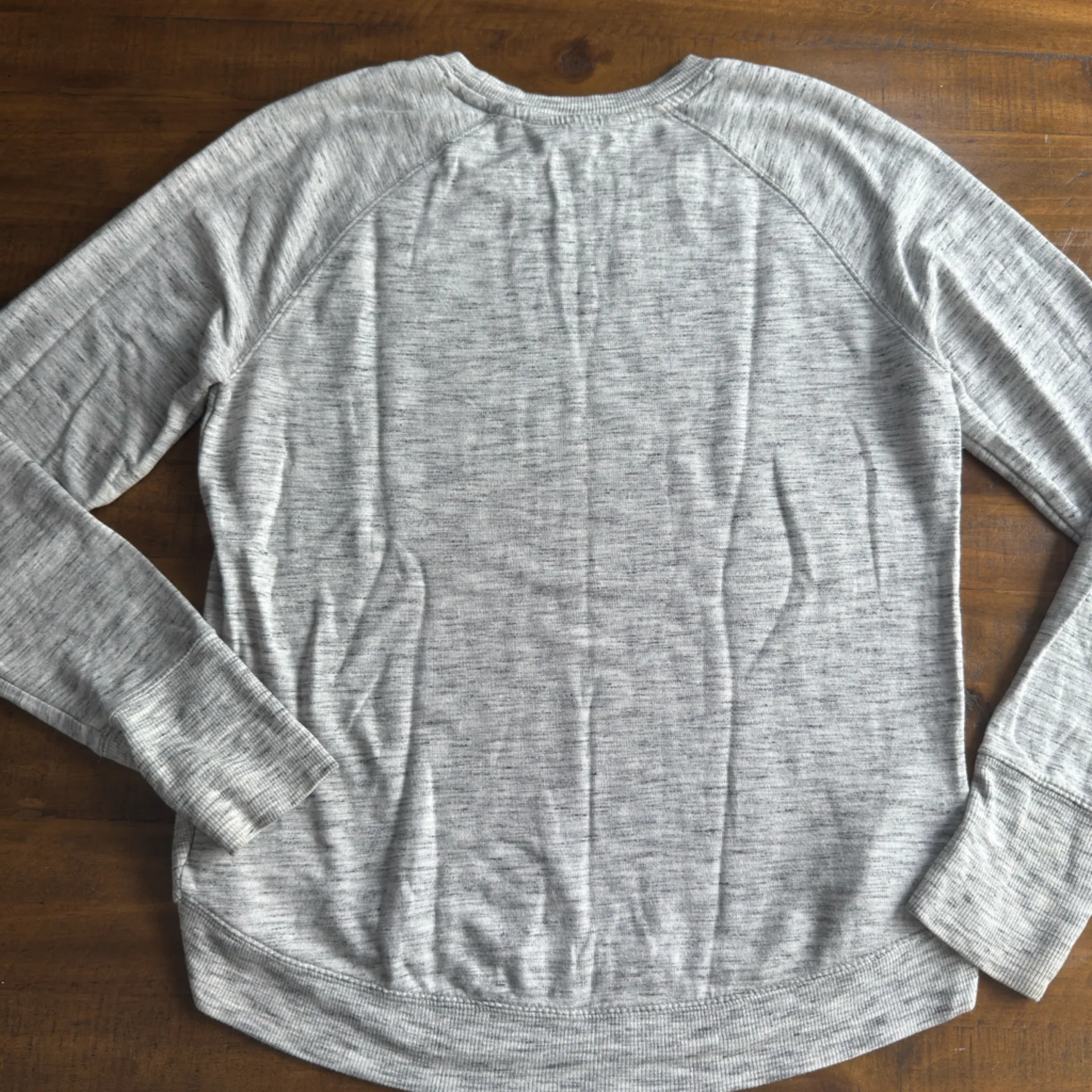 Athleta Heathered Grey Long Sleeve Top size xs - Image 4