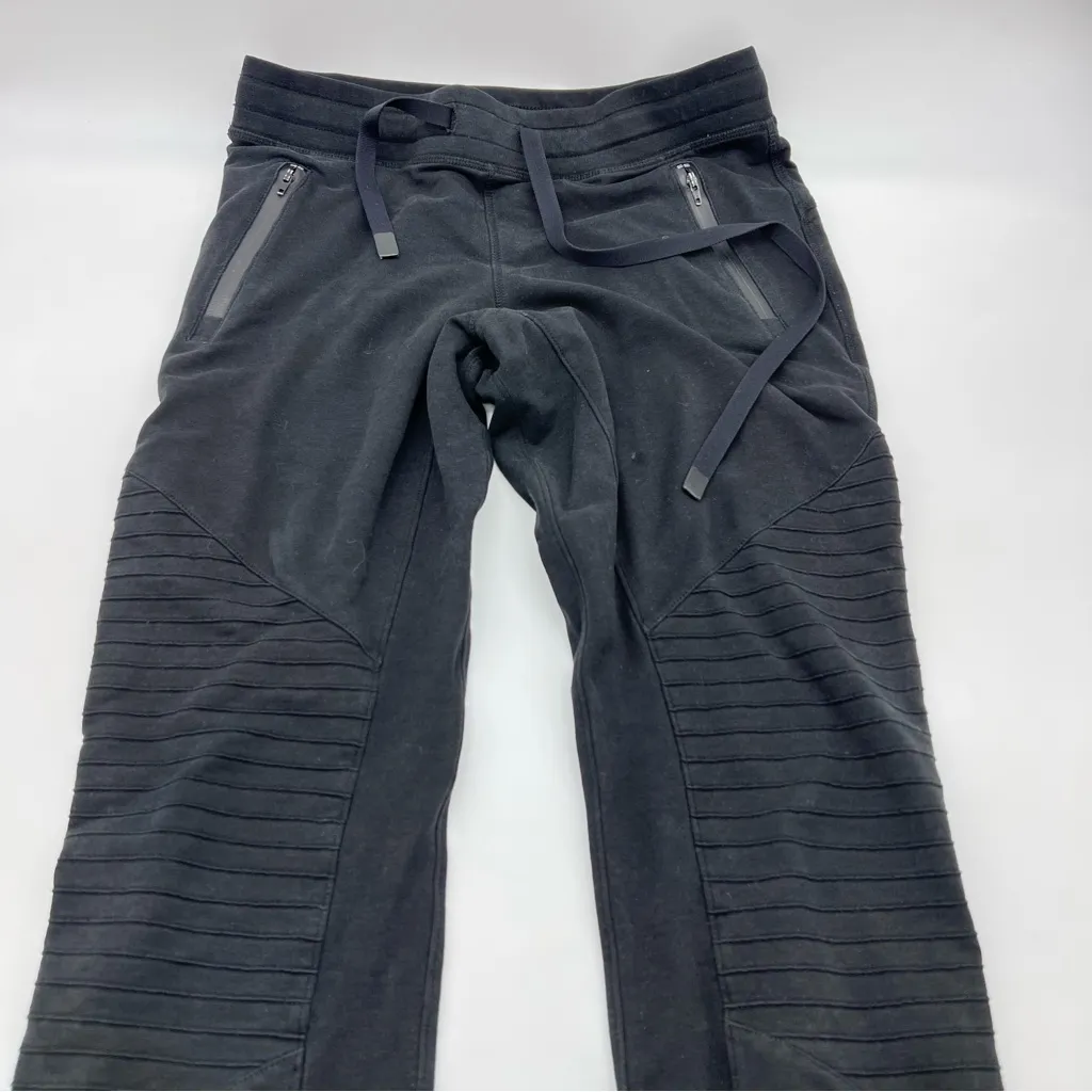 ALO Yoga Charcoal Jogger Pants - Image 4