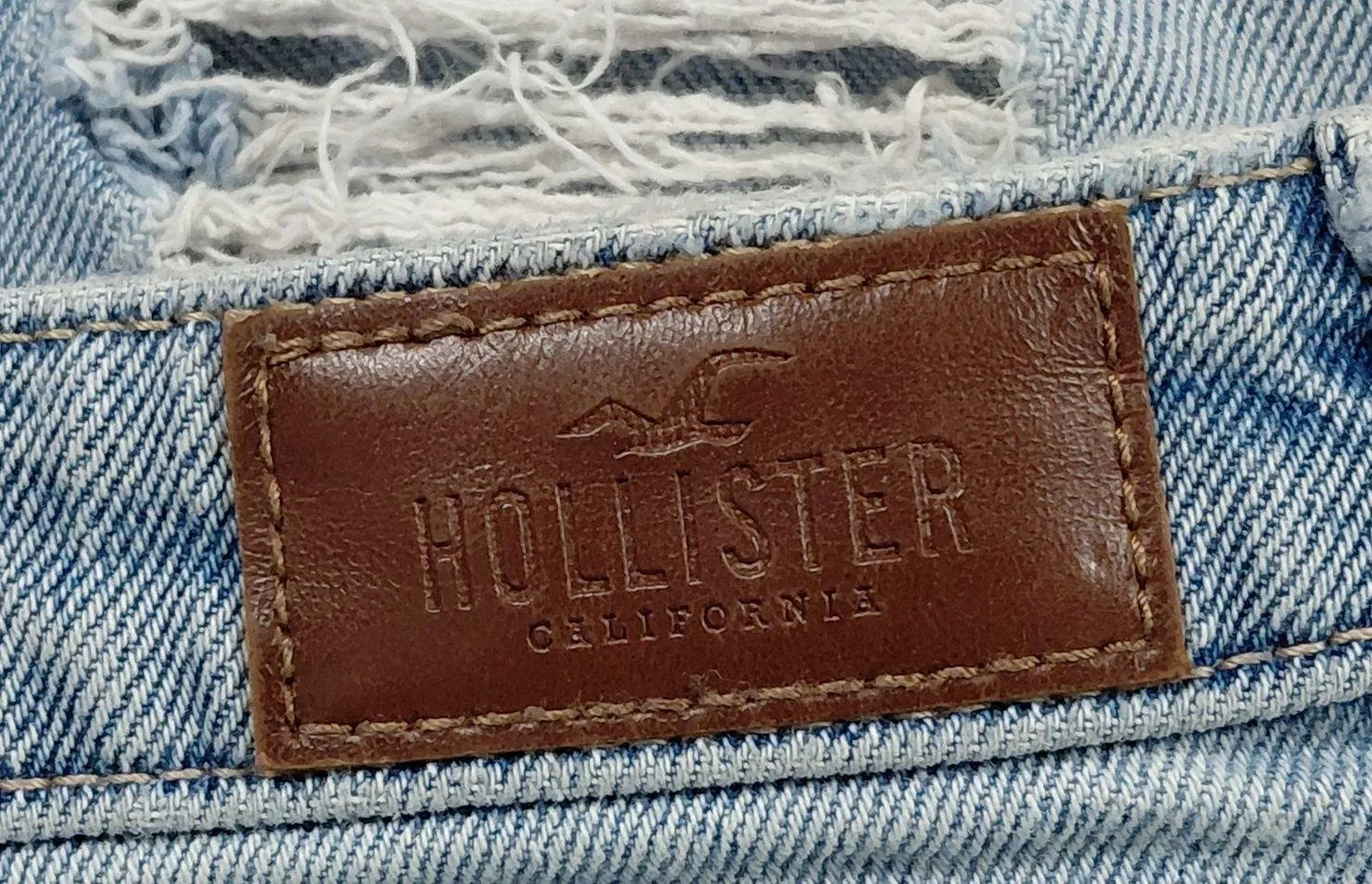 Hollister Ultra High Rise Mom Jeans W26 L27 Distressed Ripped Light Wash Denim - Image 5
