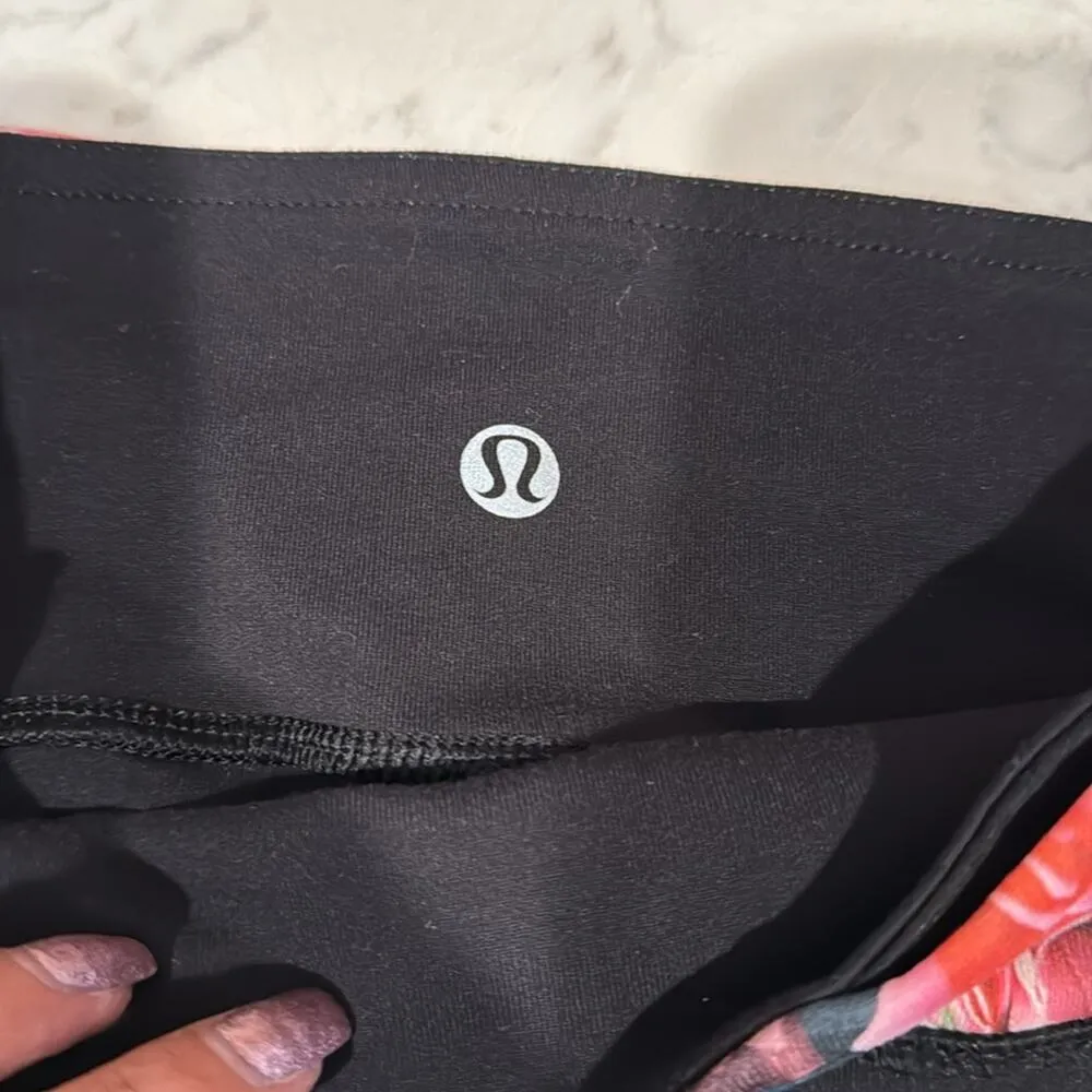 Lululemon Booty Short pink black floral sweat wicking breathable size 2 athletic - Image 3