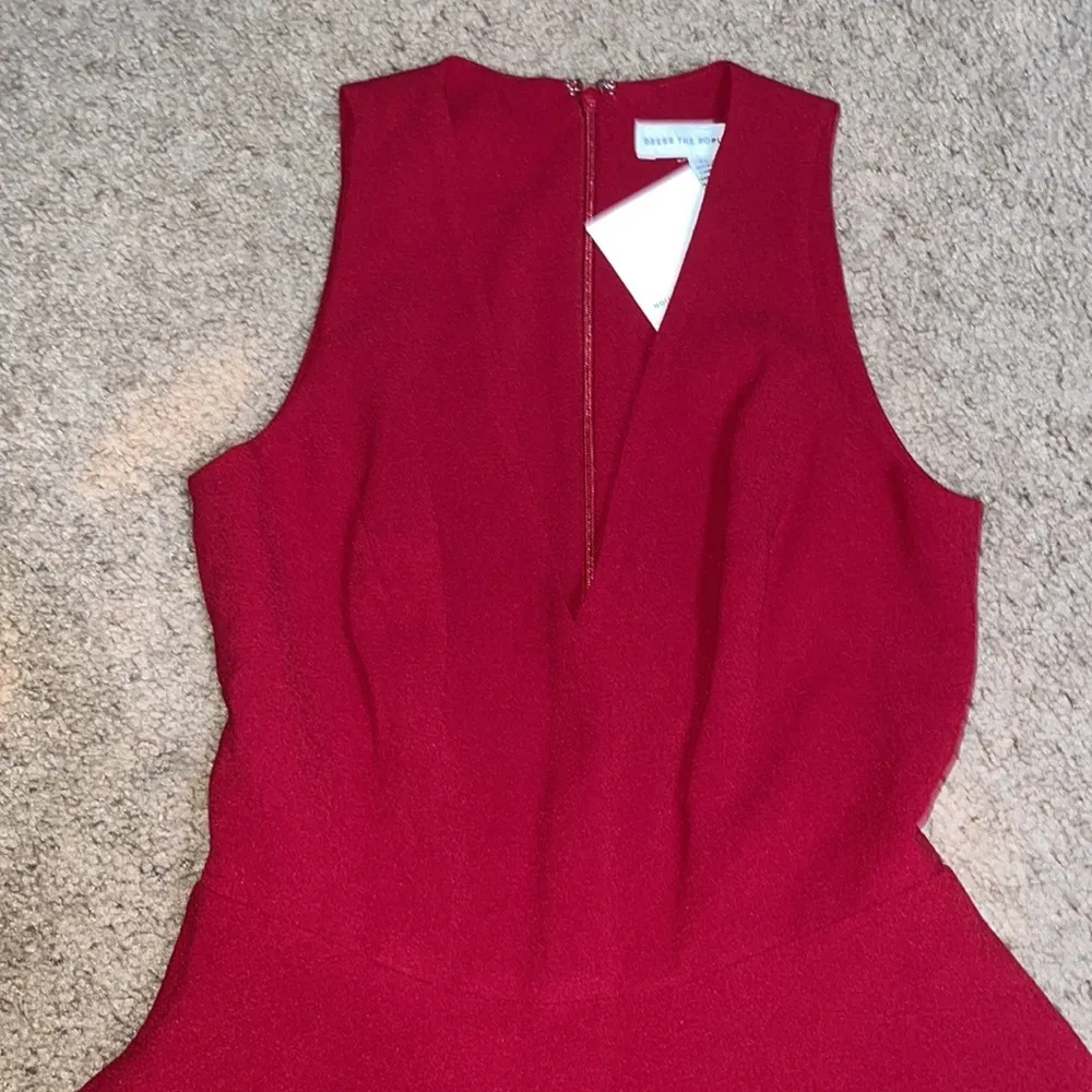 Dress The Population Catalina Fit Flare V-Neck Crepe Dress Garnet XS - Image 5