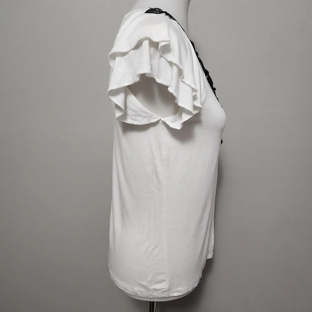 Covington antique white crochet trim flutter sleeve top size small - Image 2