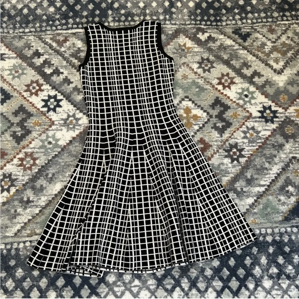 The Limited Checkered Windowpane Sweater Dress Drop Waist Stretch Knit Office - Image 4